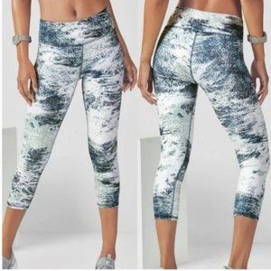 Fabletics Womens Salar Capri Leggings Cropped Fossil Green Print size XXS 0 2
